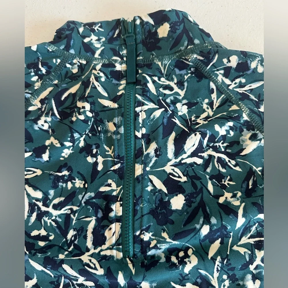 Women’s Garnet Hill M Swim Mock‎ Neck Quarter Zip Teal and Blue Flower Rashguard